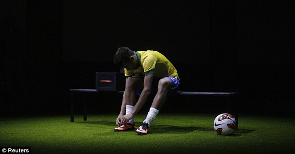 Neymar bảnh bao ra mắt "siêu giày" mới của Nike 9