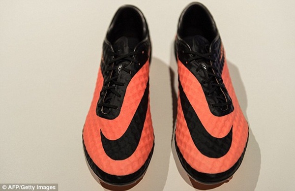 Neymar bảnh bao ra mắt "siêu giày" mới của Nike 2
