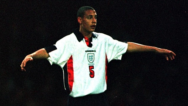 Rio Ferdinand tuyên bố giã từ sự nghiệp quốc tế 5