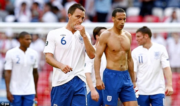 Rio Ferdinand tuyên bố giã từ sự nghiệp quốc tế 4