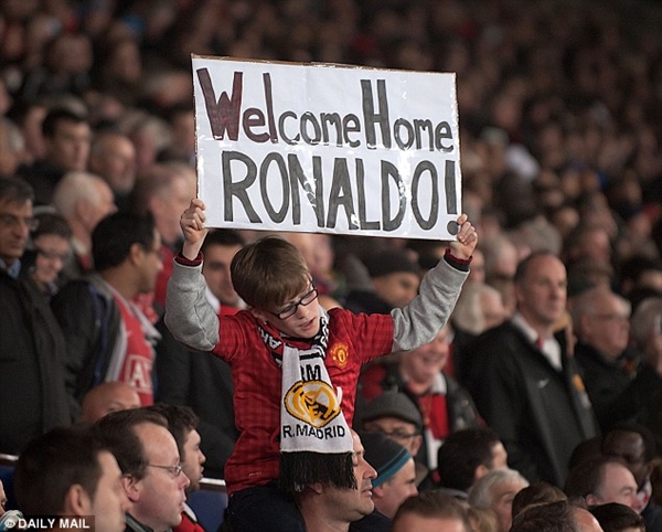 CĐV Manchester United quyên tiền "mua" Cristiano Ronaldo 3