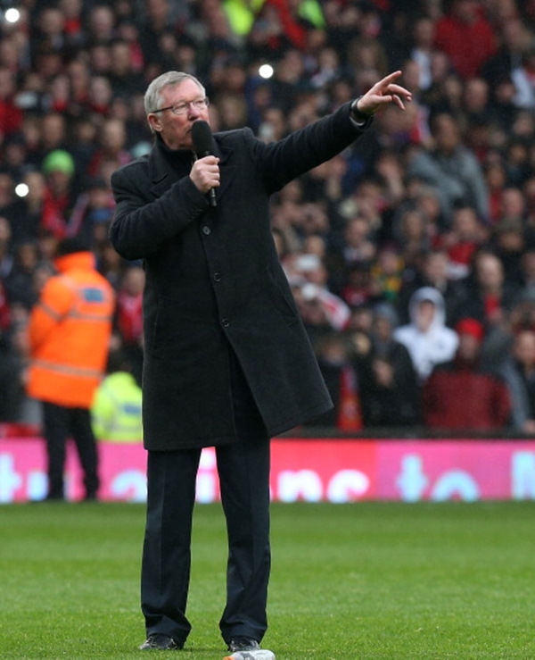 Sir Alex Ferguson nghẹn ngào chào Old Trafford 4