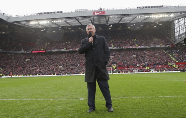 Sir Alex Ferguson nghẹn ngào chào Old Trafford 3