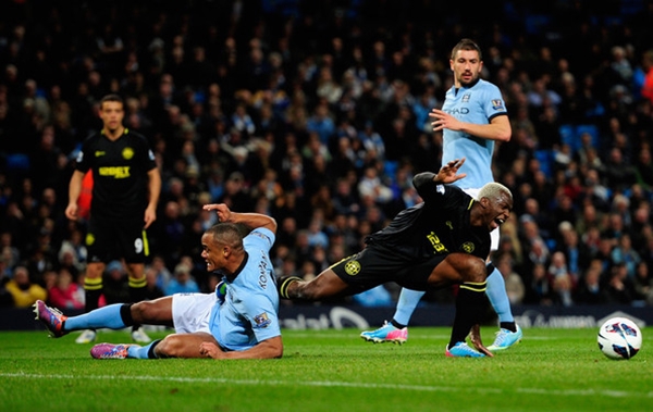 23h15 11/5 Man City - Wigan: David gặp Goliath 3