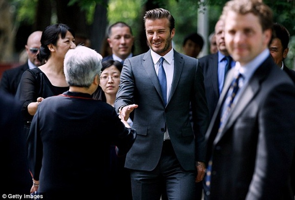 David Beckham lộ vẻ mệt mỏi vì lịch làm việc dày đặc 3