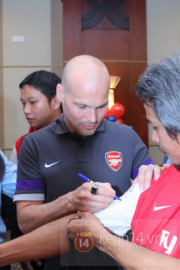 Cựu sao Arsenal thú nhận thích "mực nướng và phở Việt Nam" 6