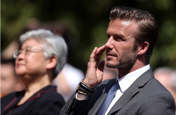 David Beckham lộ vẻ mệt mỏi vì lịch làm việc dày đặc 4