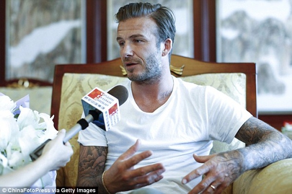 David Beckham lộ vẻ mệt mỏi vì lịch làm việc dày đặc 1