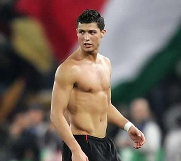 Cristiano Ronaldo: Một thập kỉ "lột xác" 10