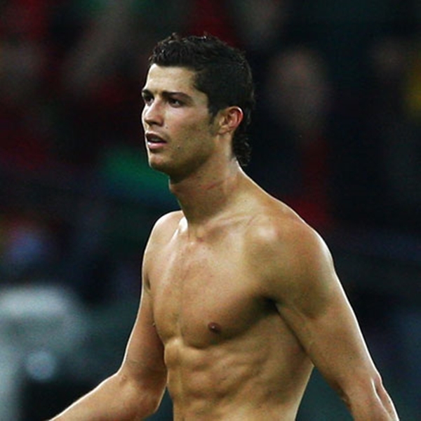 Cristiano Ronaldo: Một thập kỉ "lột xác" 14