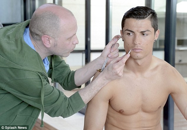 Ronaldo "đầu qu&acirc;n" cho bảo t&agrave;ng tượng s&aacute;p Madrid 2