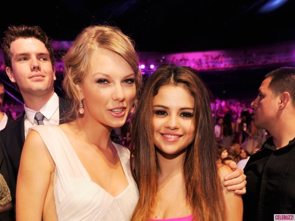 Selena Gomez khen Taylor Swift nức nở 1