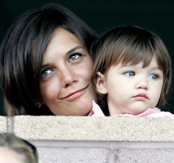 Qu&aacute; tr&igrave;nh trưởng th&agrave;nh của Suri Cruise 2