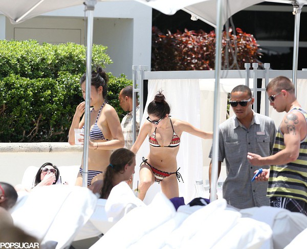 Selena Gomez khoe body nóng bỏng với bikini 4
