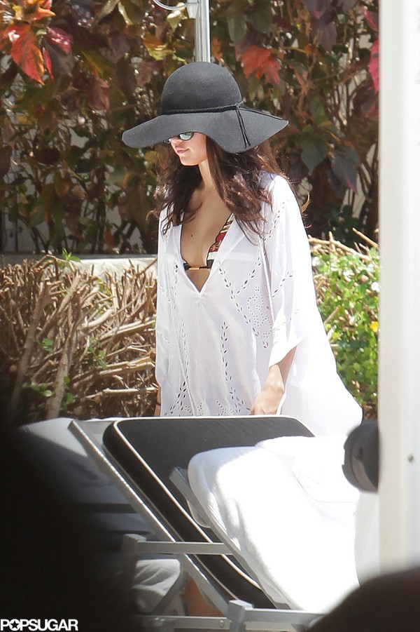 Selena Gomez khoe body nóng bỏng với bikini 9