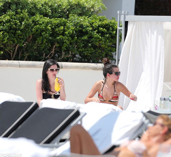 Selena Gomez khoe body nóng bỏng với bikini 6