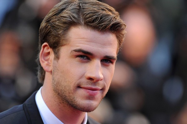 Liam Hemsworth gây náo loạn ở Cannes vì... quá đẹp trai 3