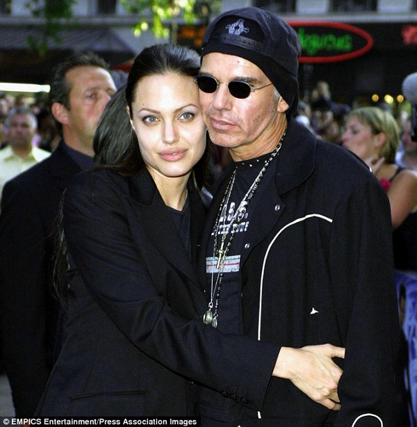 Angelina Jolie chia sẻ chuyện cắt ngực với chồng cũ 1