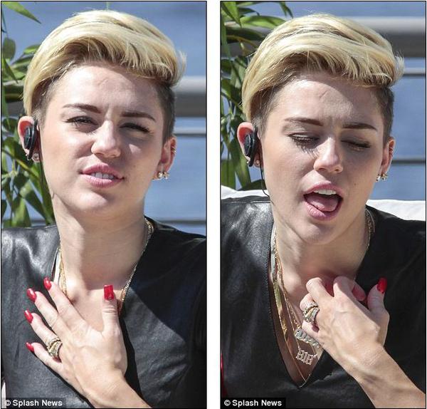 Miley Cyrus l&egrave; lưỡi kh&oacute; chịu v&igrave; mặc v&aacute;y da giữa trời n&oacute;ng 3