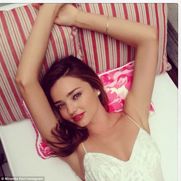 Miranda Kerr được con trai "thơm" lên má cực đáng yêu 11