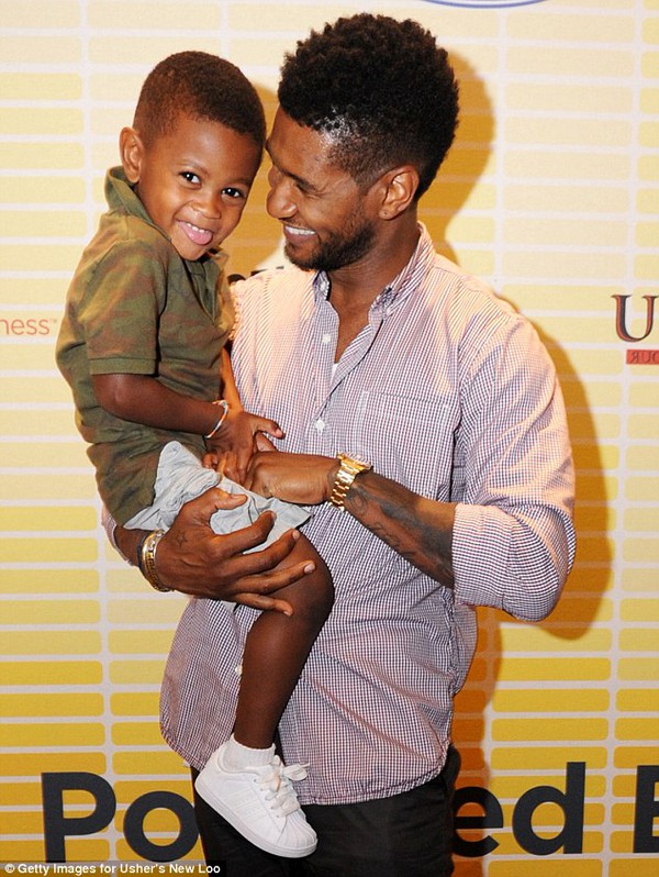 Con trai Usher suýt mất mạng vì kẹt tay vào ống thoát nước 1