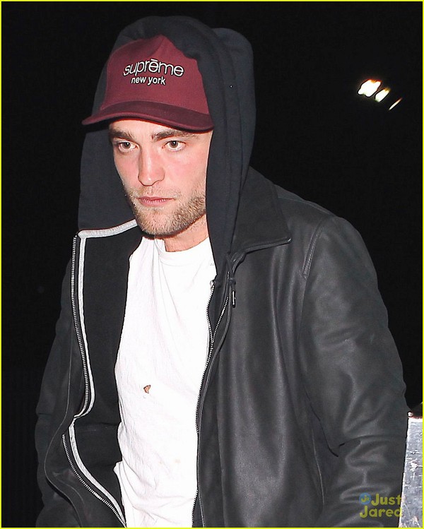 Robert Pattinson bất ngờ đến nhà Kristen Stewart 5