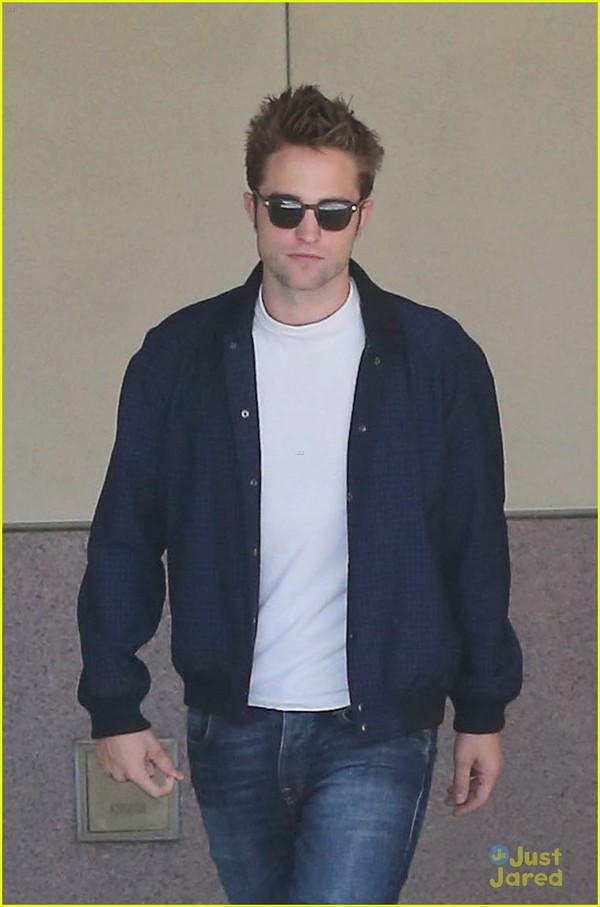 Ngắm dinh thự mới thuê của Robert Pattinson  13
