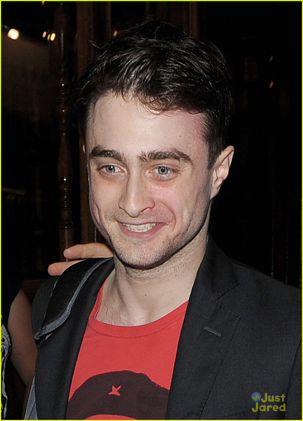 Daniel Radcliffe mệt mỏi ra về với gái lạ 2