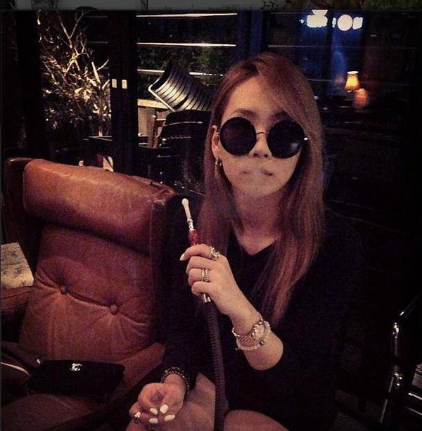 CL (2NE1) bị chỉ trích vì khoe ảnh hút thuốc 1