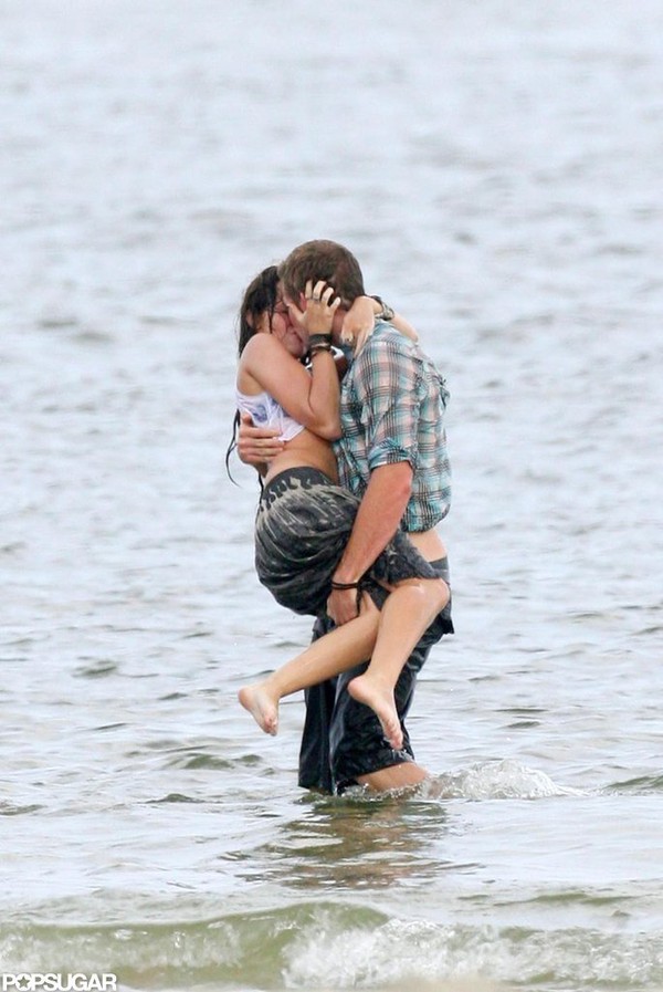 Những khoảnh khắc lãng mạn "đáng ghen tị" của Miley và Liam 1
