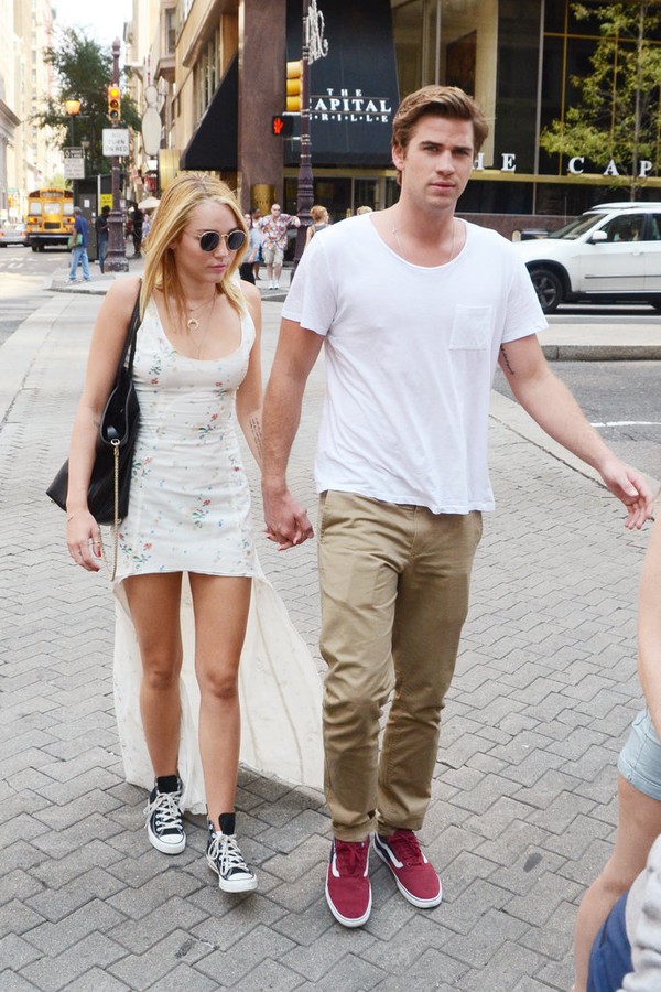 Những khoảnh khắc lãng mạn "đáng ghen tị" của Miley và Liam 22