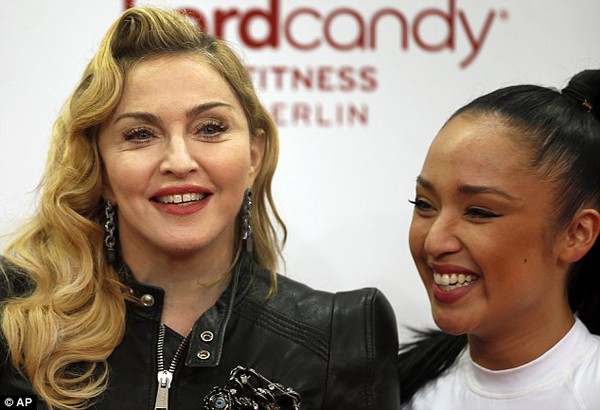 Madonna lộ mặt sưng phù vì tiêm botox 4