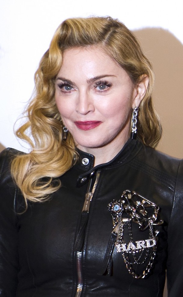 Madonna lộ mặt sưng phù vì tiêm botox 8