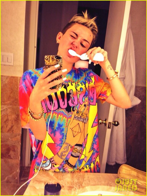 Miley Cyrus bị nghi có bầu với rapper Juicy J 3
