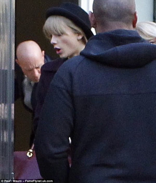 Taylor Swift tìm mua nhà gần "bạn trai cũ" Harry Styles 1