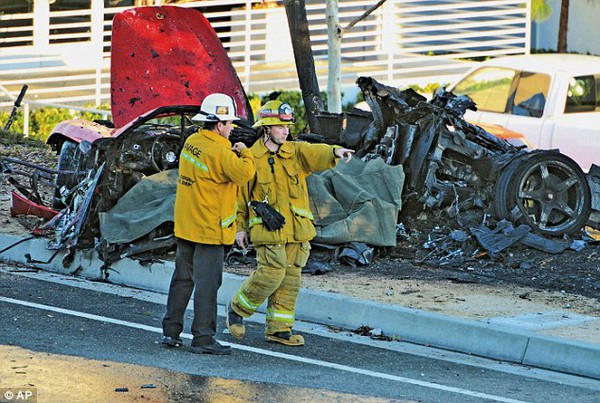 Tài tử "Fast & Furious" đột ngột qua đời vì tai nạn ô tô 5