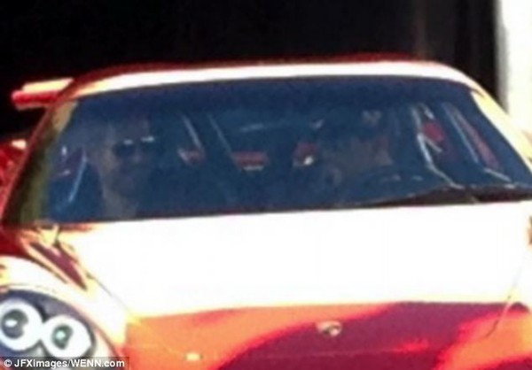 Hình ảnh cuối cùng của Paul Walker tươi cười trong xe 3