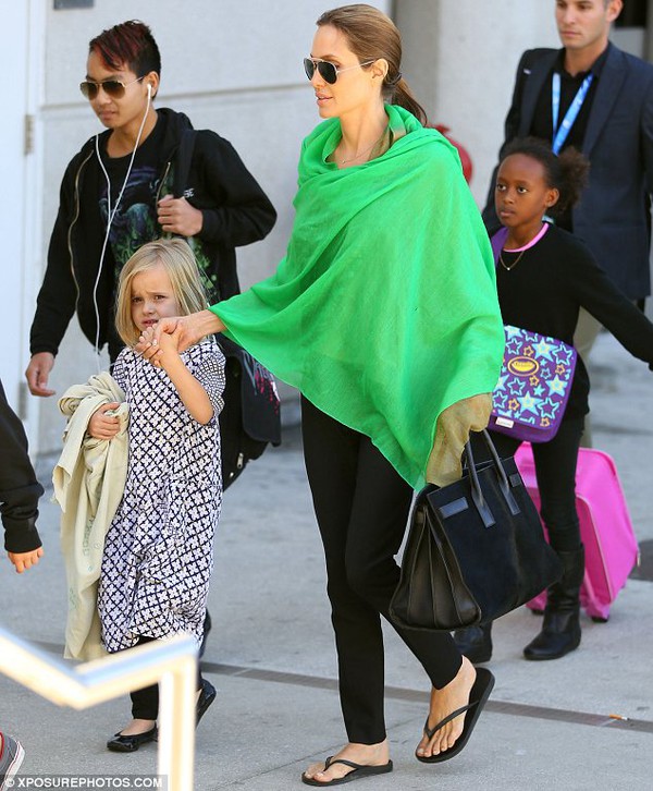 Angelina Jolie và Brad Pitt dẫn các con trở về Hollywood 8