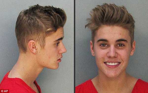 Tiết lộ danh tính vũ nữ được Justin Bieber hôn ngực 1