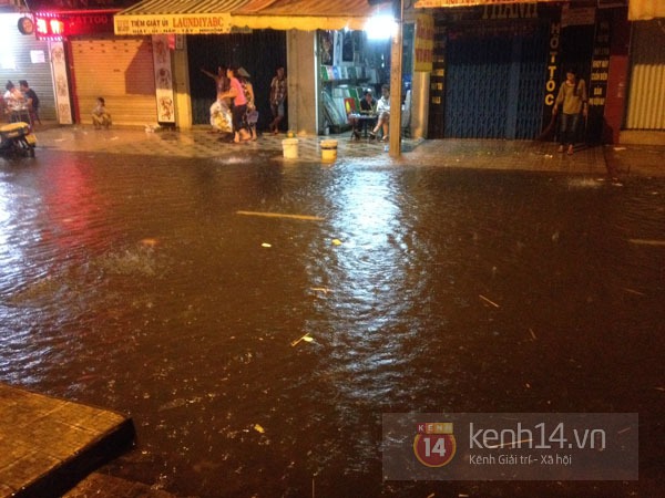 TP.HCM "ch&igrave;m" trong biển nước v&agrave;o s&aacute;ng 7/11 1