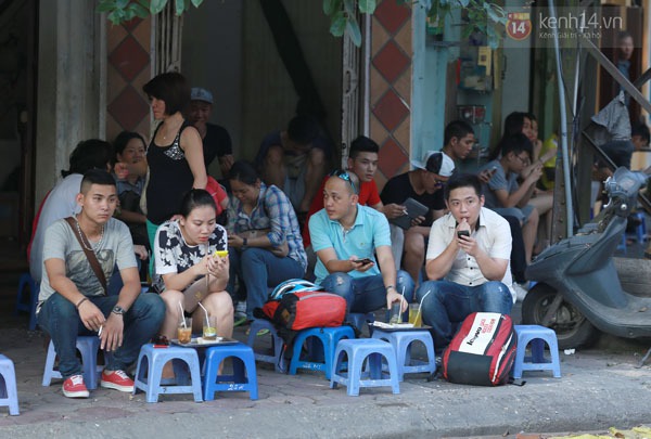 Người Hà Nội "kín mít" trong ngày nắng nóng đầu tiên 16