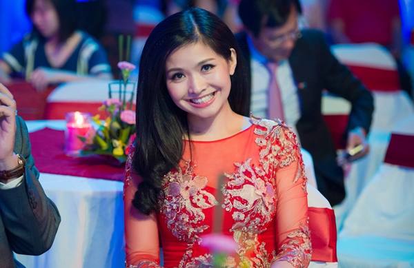 Những c&ocirc; gi&aacute;o trẻ "t&agrave;i sắc vẹn to&agrave;n" của showbiz Việt 25