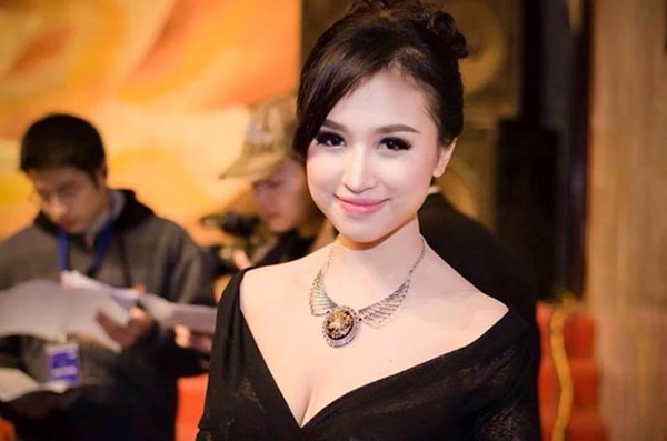 Những cô giáo trẻ "tài sắc vẹn toàn" của showbiz Việt 14