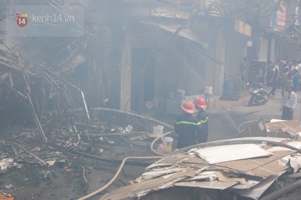Hà Nội: Cháy lớn làm đổ sập nhà 5 tầng ở đường Âu Cơ  11