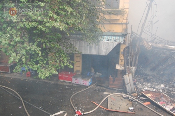 Hà Nội: Cháy lớn làm đổ sập nhà 5 tầng ở đường Âu Cơ  12