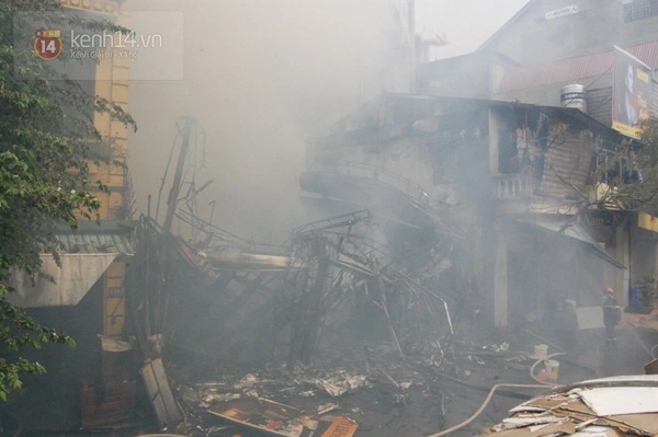 Hà Nội: Cháy lớn làm đổ sập nhà 5 tầng ở đường Âu Cơ  14