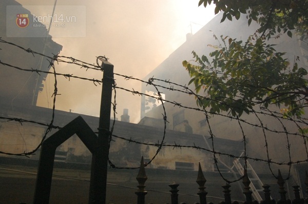 Hà Nội: Cháy lớn làm đổ sập nhà 5 tầng ở đường Âu Cơ  15