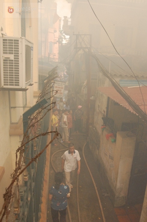 Hà Nội: Cháy lớn làm đổ sập nhà 5 tầng ở đường Âu Cơ  17