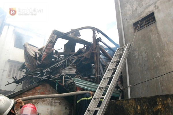 Hà Nội: Cháy lớn làm đổ sập nhà 5 tầng ở đường Âu Cơ  28