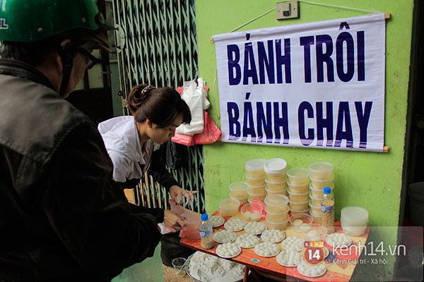 Người Hà Nội xếp hàng mua bánh trôi bánh chay trong cái rét nàng Bân  4